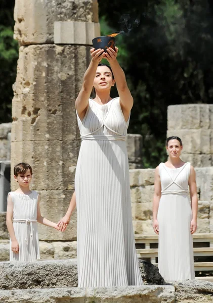 High Priestess, the Olympic flame during the Torch lighting cere — Stock Photo, Image