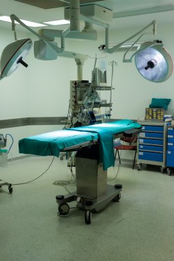 Modern ameliyathanede ekipman ve tıbbi cihazlar