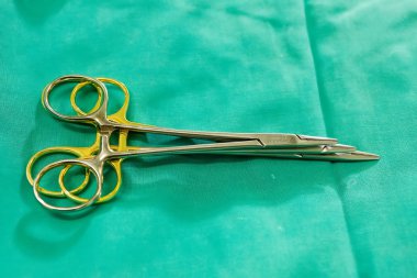 Ameliyathanede farklı cerrahi aletler