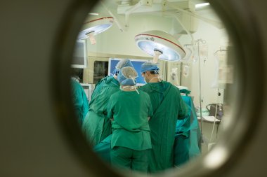 Hekimlerin hasta Klinik Merkezi çalışır