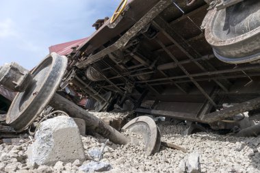 Raydan tren antrenörler Ge bir tren kaza yerinde