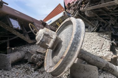 Raydan tren antrenörler Ge bir tren kaza yerinde