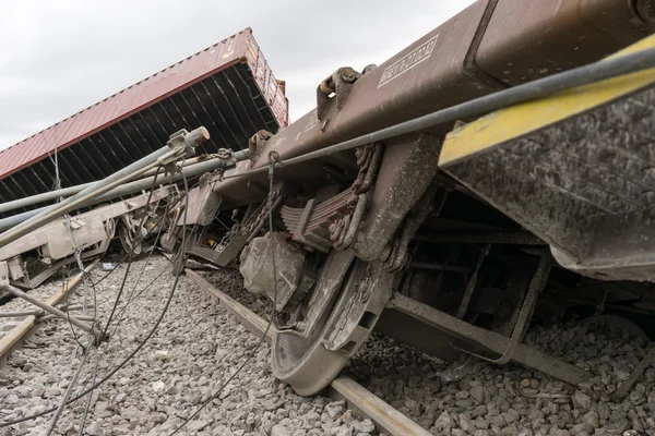 Derailed train coaches at the site of a train accident at the Ge — Stock Photo, Image