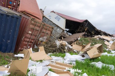 Raydan tren antrenörler Ge bir tren kaza yerinde