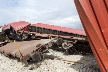 Raydan tren antrenörler Ge bir tren kaza yerinde