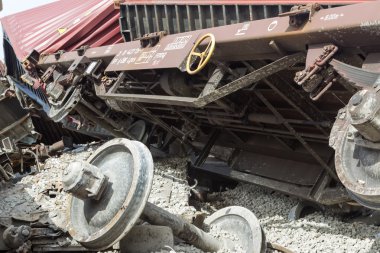 Raydan tren antrenörler Ge bir tren kaza yerinde