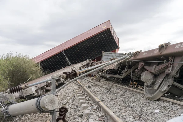 Derailed train coaches at the site of a train accident at the Ge — Stock Photo, Image