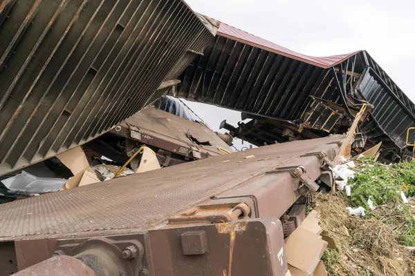 Raydan tren antrenörler Ge bir tren kaza yerinde