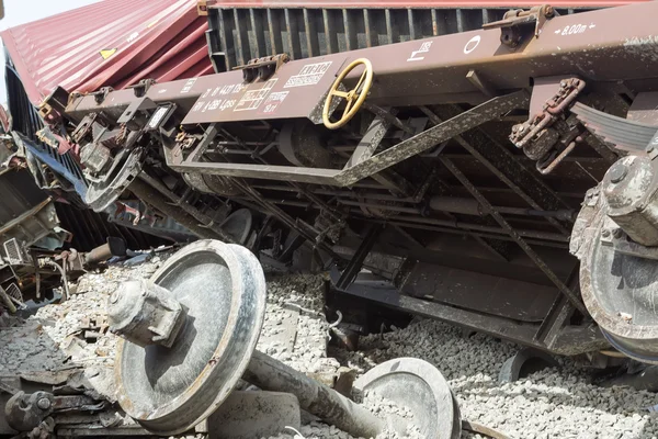 Derailed train coaches at the site of a train accident at the Ge — Stock Photo, Image