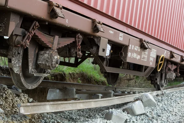기차 사고는 ge의 사이트에서 탈 선된 기차 코치 — 스톡 사진