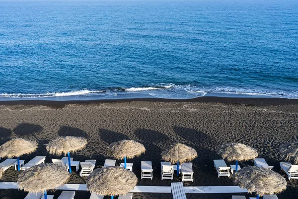 Perissa beach in Santorini — Stock Photo, Image