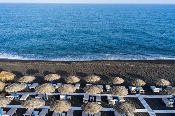 Perissa beach in Santorini — Stock Photo, Image