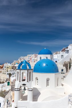 mavi ve beyaz oia Köyü santorini Adası Kilisesi. Yunanistan
