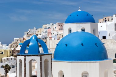 mavi ve beyaz oia Köyü santorini Adası Kilisesi. Yunanistan