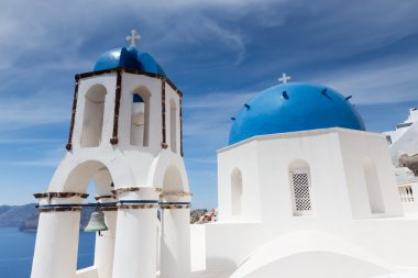 mavi ve beyaz oia Köyü santorini Adası Kilisesi. Yunanistan