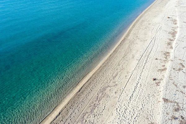 Вид с воздуха на пляж Айгеопелагитика в Халкидики, Греция — стоковое фото
