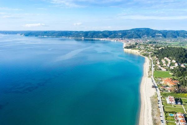 Vista aérea da praia de Aigeopelagitika em Halkidiki, Grécia — Fotografia de Stock