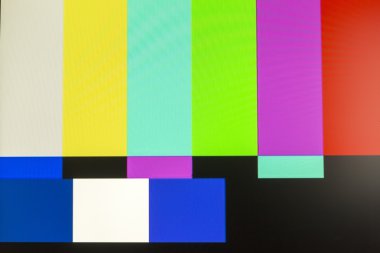 Televizyon ekranı kötü sinyal recepti tarafından neden olduğu statik gürültü ile