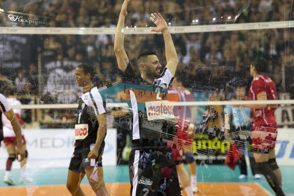 Paok 対オリンピアコス ギリシャ volleyleague 決勝 — ストック写真