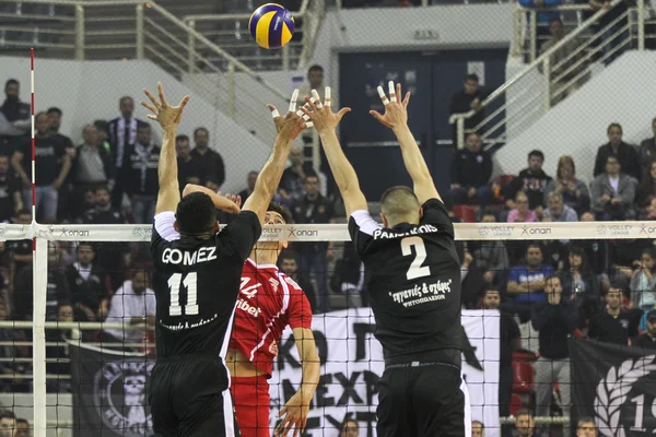 Paok 対オリンピアコス ギリシャ volleyleague 決勝 — ストック写真