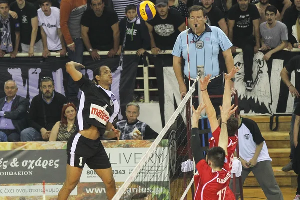 Paok 対オリンピアコス ギリシャ volleyleague 決勝 — ストック写真