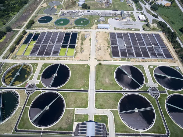 Vista aérea de la depuradora de aguas residuales de la ciudad de Salónica —  Fotos de Stock