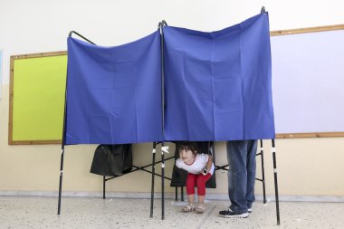 Yunanlılar kurtarma referandumda oy