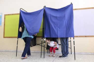Yunanlılar kurtarma referandumda oy