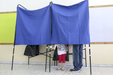 Yunanlılar kurtarma referandumda oy