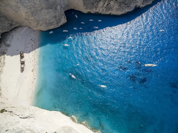Vista aérea de la playa de Navagio (naufragio) en Zakynthos, Navagio B —  Fotos de Stock