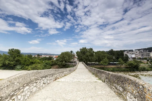 Vecchio ponte ad arco della città di Arta, Epiro Grecia . — Foto Stock