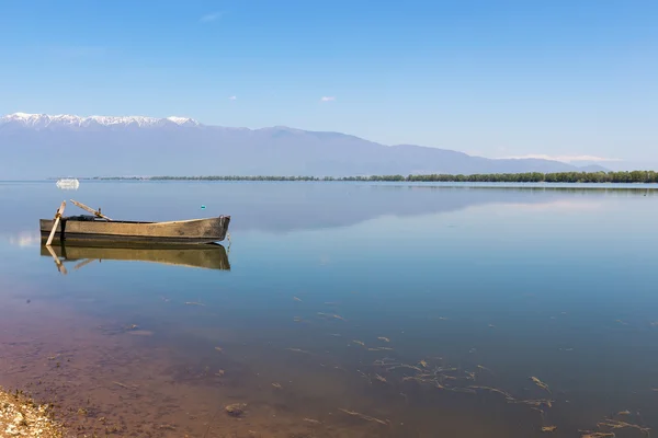 Serez, Yunanistan Kerkini gölde tekne — Stok fotoğraf