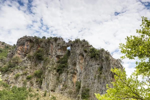 Nahaufnahme einzigartiger Felsen am Berg — Stockfoto