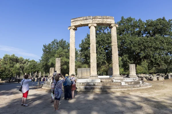 Antiguas ruinas del Philippeion en Olympia, Grecia. El Archaeo —  Fotos de Stock