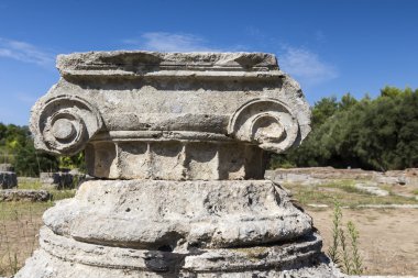 Olympia, Yunanistan Korint sütun kalır