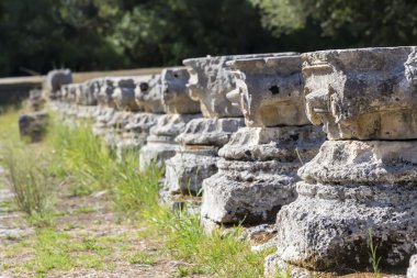 Olympia, Yunanistan Korint sütun kalır