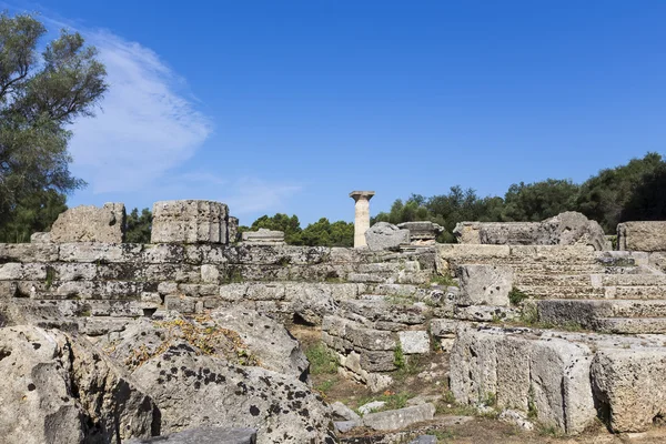 Antiguas ruinas del templo Zeus, sitio arqueológico de Olympia Pel — Foto de Stock