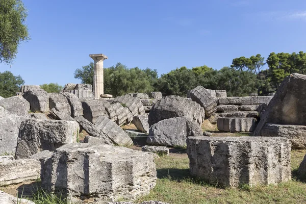 Starożytne ruiny świątyni Zeusa, Olympia wykopaliska archeologiczne Pel — Zdjęcie stockowe