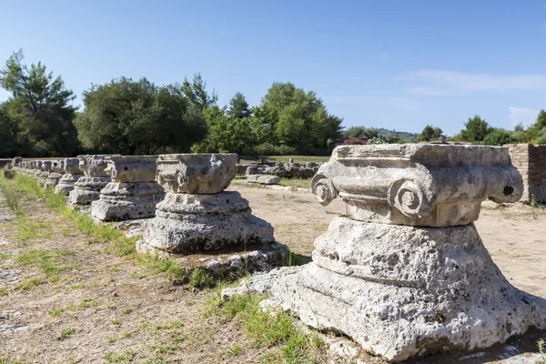 Remains of a Corinthian column in Olympia, Greece — Stock Photo, Image