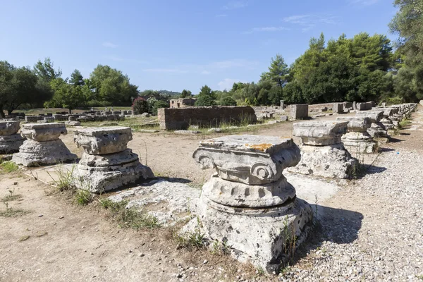 Restes d'une colonne corinthienne à Olympie, Grèce — Photo