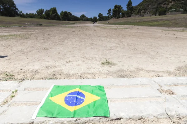 La bandera brasileña para los próximos Juegos Olímpicos en Olympia, lugar de nacimiento —  Fotos de Stock