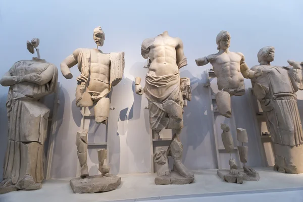 Ostgiebel des Zeustempels bei Olympia: Vorbereitungen für den Bau — Stockfoto
