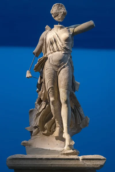 Статуя Ники из Пайониоса в археологическом музее в древнем городе О — стоковое фото