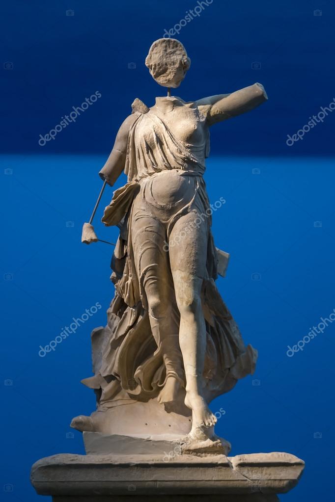 myg Giv rettigheder Situation Statue of Nike of Paionios at archaeological museum in ancient O Stock  Photo by ©vverve 84048124