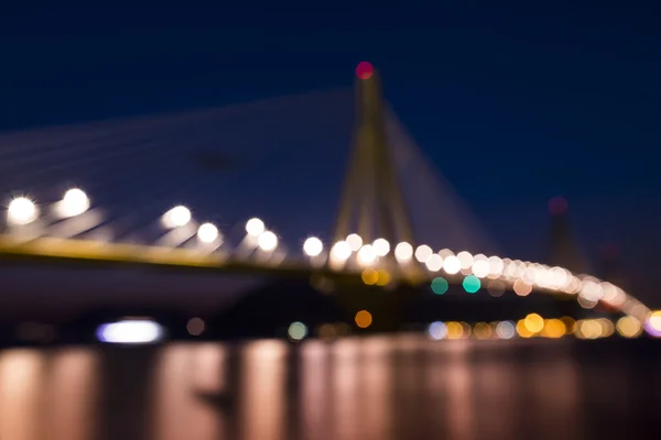 Pohled na most Rio-Antirio v Řecku, v noci. Bokeh pozadí — Stock fotografie