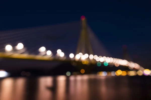 Vy över bron Rio-Antirio i Grekland, på natten. Bokeh bakgr — Stockfoto