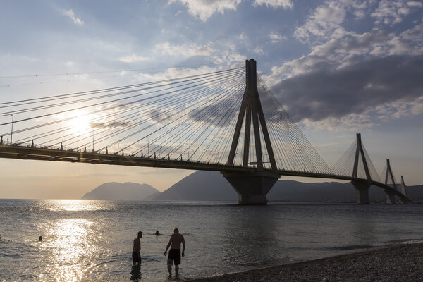 Подвесной мост через пролив Коринфского залива, Греция. Is the w
