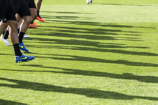 The feet of the players of Paok with their shadows during team p — 图库照片