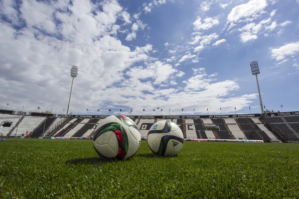 Balls of Paok team on the field of the stadium during team pract — Stock fotografie