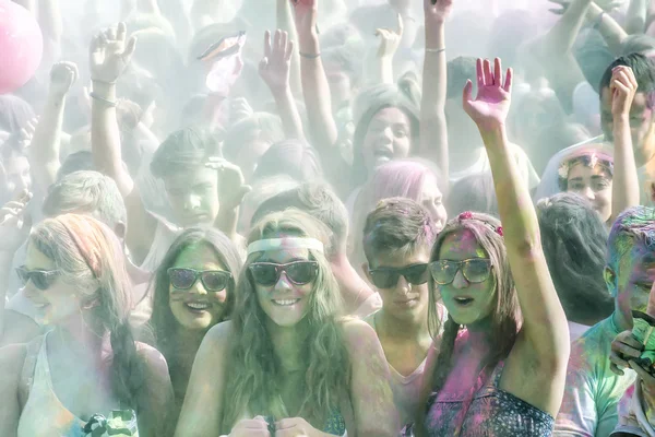 Participants at the 4th Colors day in Thessaloniki, Greece — Stock Photo, Image